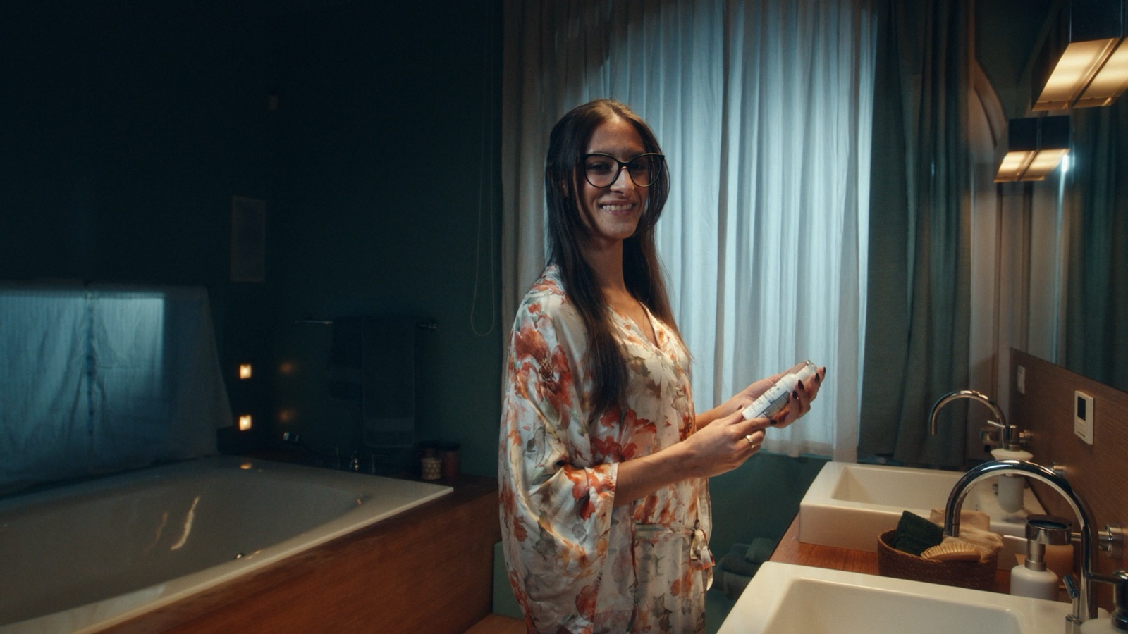 Fotogramma 4 di Curasept - La routine di Nadia Battocletti
